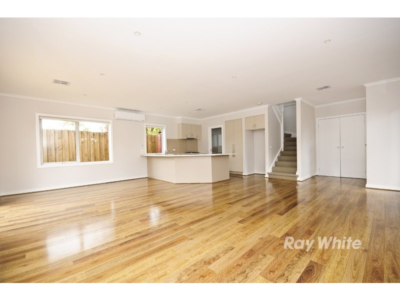 2/112 Harley Street North, Knoxfield VIC 3180