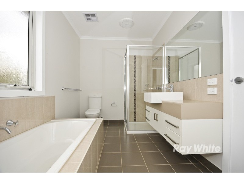 2/112 Harley Street North, Knoxfield VIC 3180