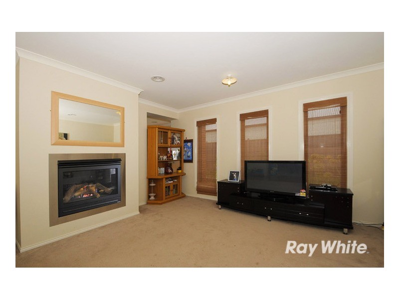 61 Melington Drive, Lyndhurst VIC 3975