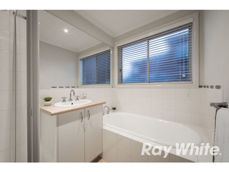 11 Cardwell Court, Ferntree Gully VIC 3156