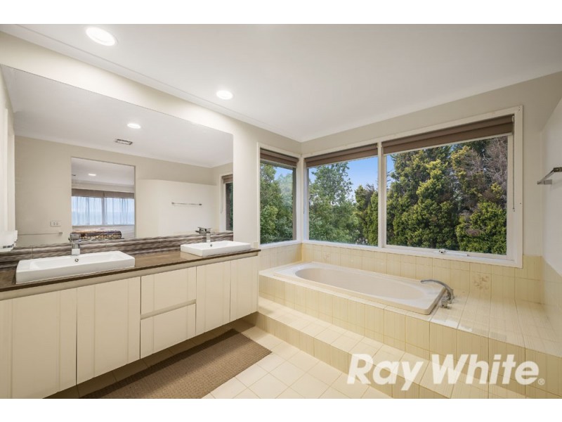 25 Quixley Grove, Wantirna VIC 3152