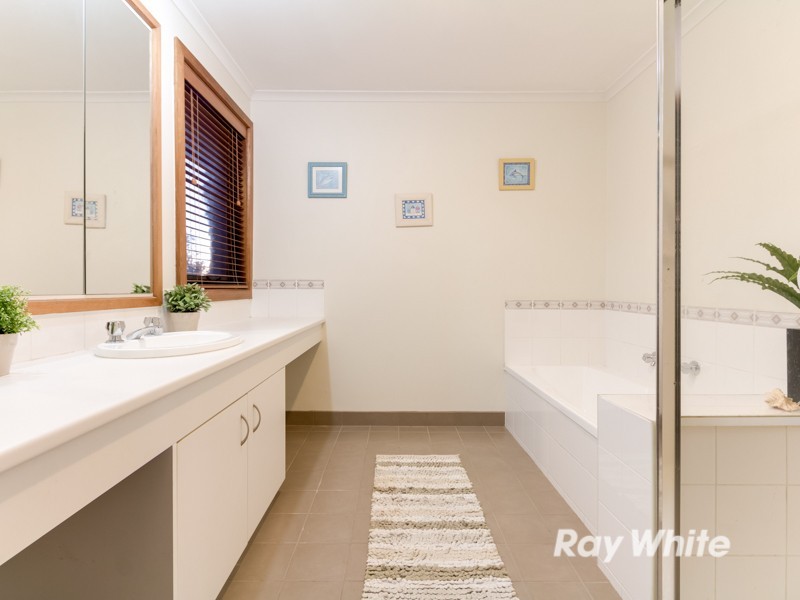 6 Newry Close, Wantirna South VIC 3152