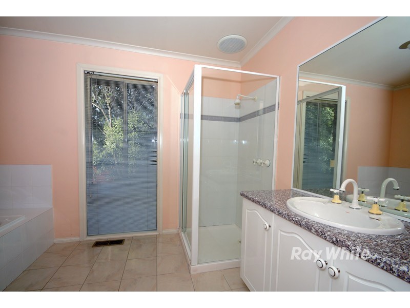 2/33A Devenish Road, Boronia VIC 3155