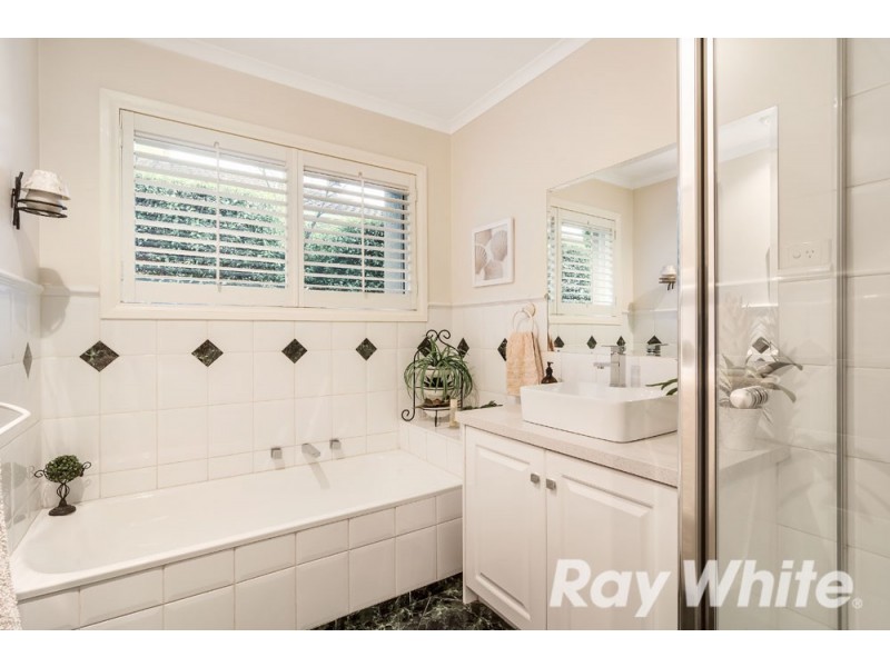 28 Tresise Avenue, Wantirna South VIC 3152