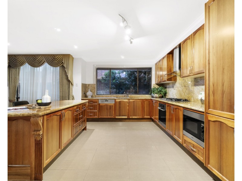 8 Sally Close, Wantirna South VIC 3152