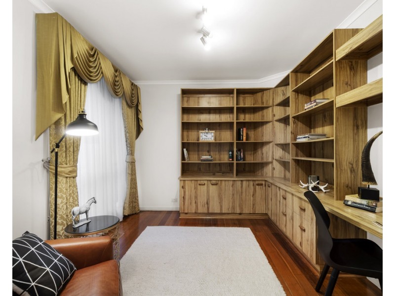 8 Sally Close, Wantirna South VIC 3152