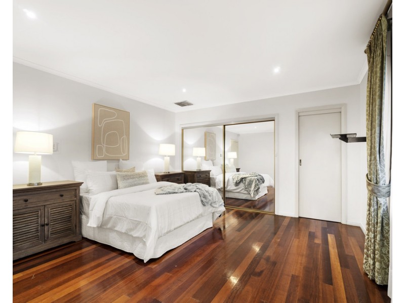 8 Sally Close, Wantirna South VIC 3152