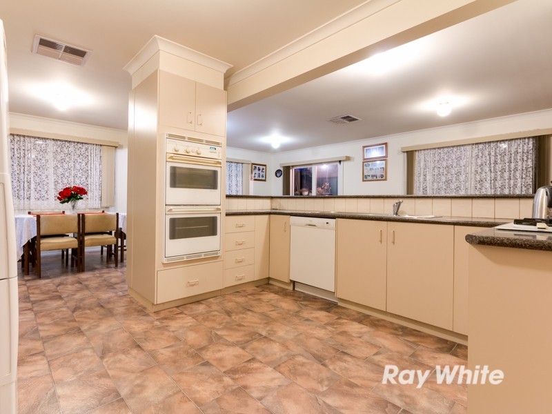 16 St Davids Drive, Wantirna VIC 3152