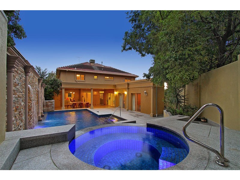 4 Hillard Court, Wheelers Hill VIC 3150