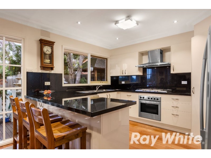 9 Ravenswood Court, Glen Waverley VIC 3150