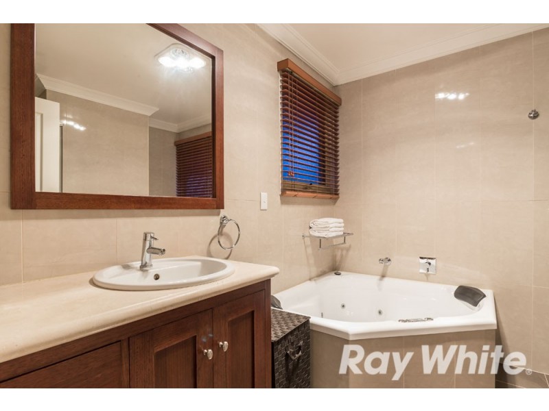 9 Ravenswood Court, Glen Waverley VIC 3150