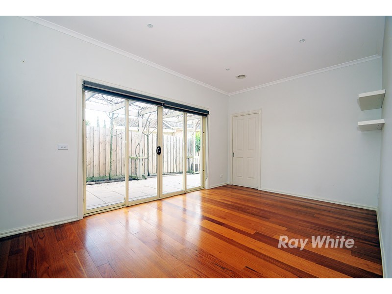 2/16 Helpmann Street, Wantirna South VIC 3152