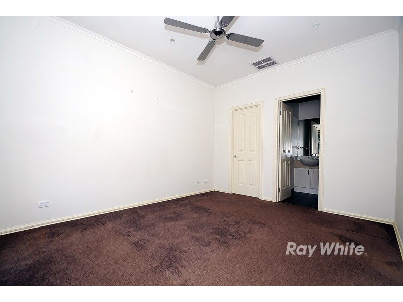 2/16 Helpmann Street, Wantirna South VIC 3152