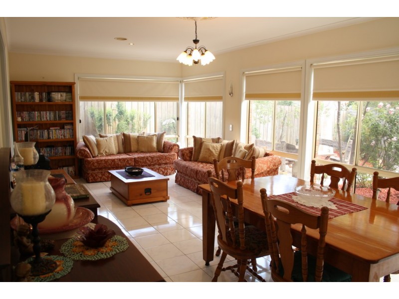 2/3 Jeanette Street, Bayswater VIC 3153