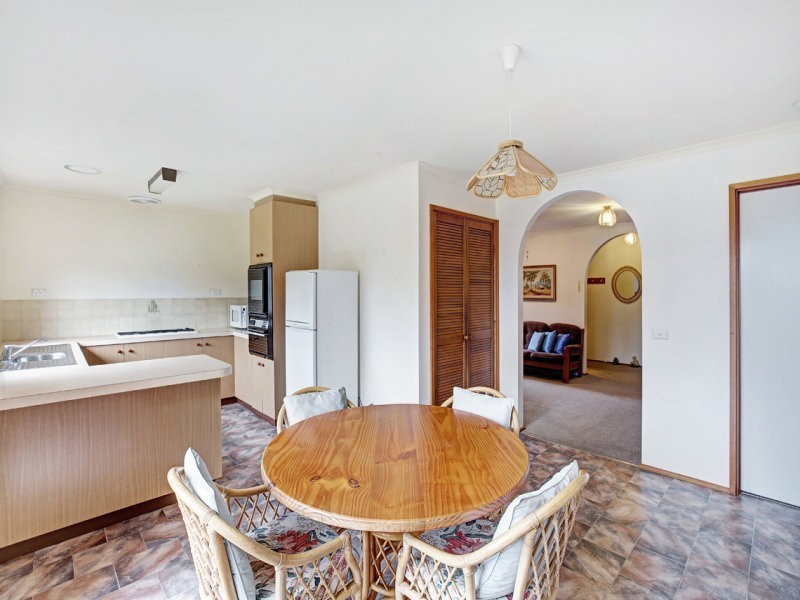 24 Valleyview Drive, Rowville VIC 3178