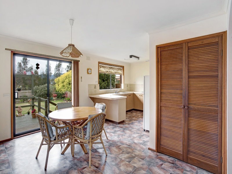 24 Valleyview Drive, Rowville VIC 3178