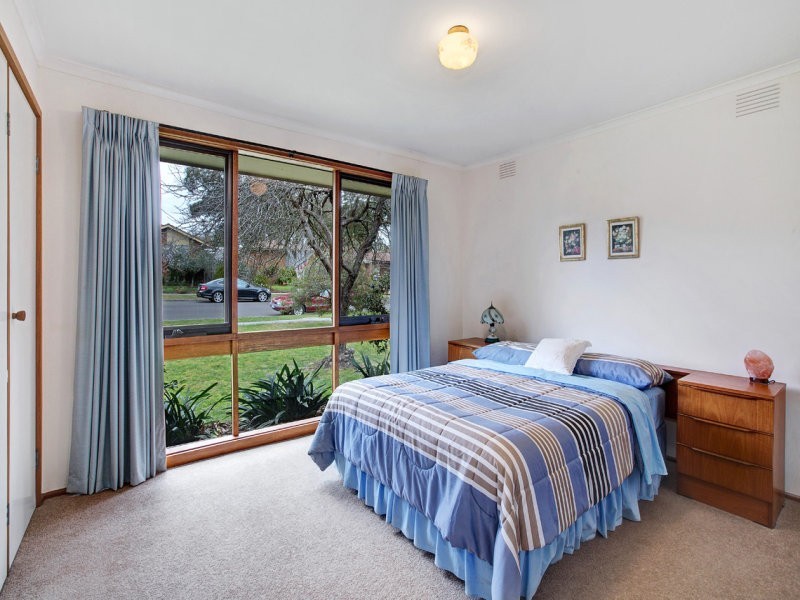 24 Valleyview Drive, Rowville VIC 3178