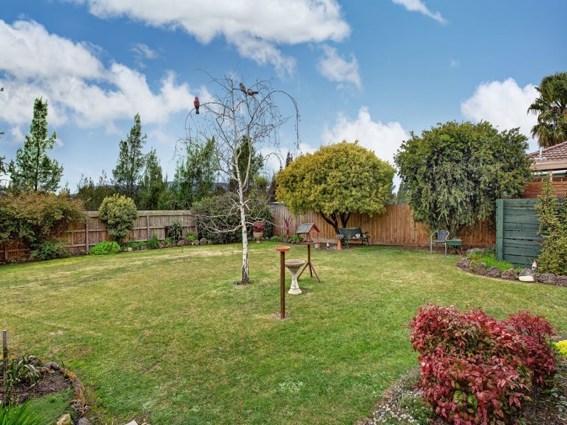 24 Valleyview Drive, Rowville VIC 3178
