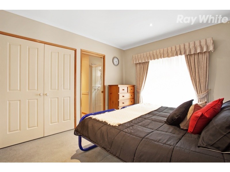 74 Jenola Parade, Wantirna South VIC 3152