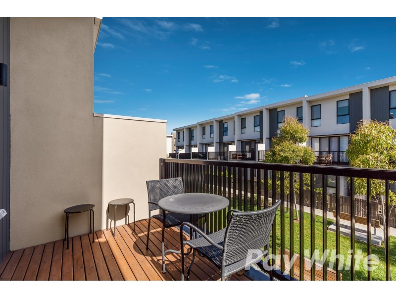 5 Central Park Walk, Cheltenham VIC 3192