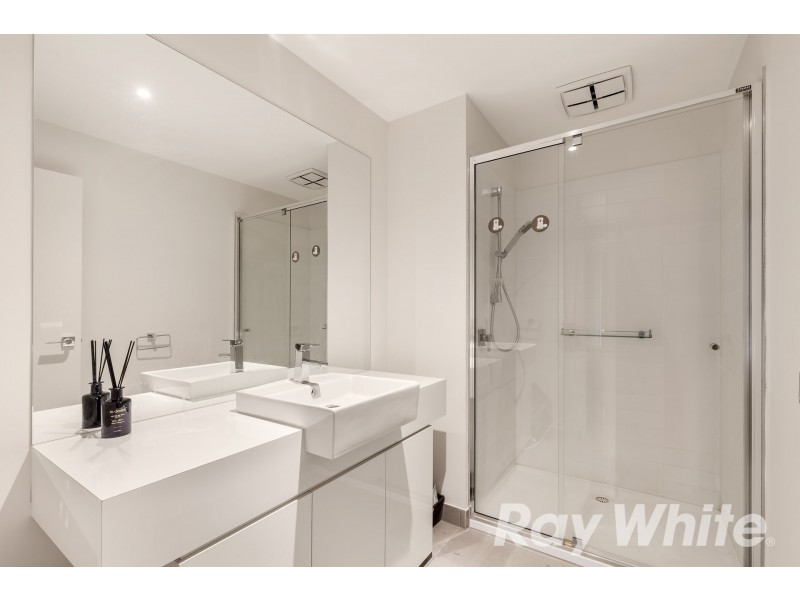 5 Central Park Walk, Cheltenham VIC 3192