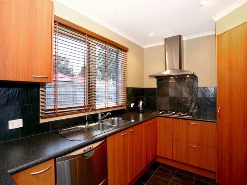 10 Corinella Square, Wantirna VIC 3152