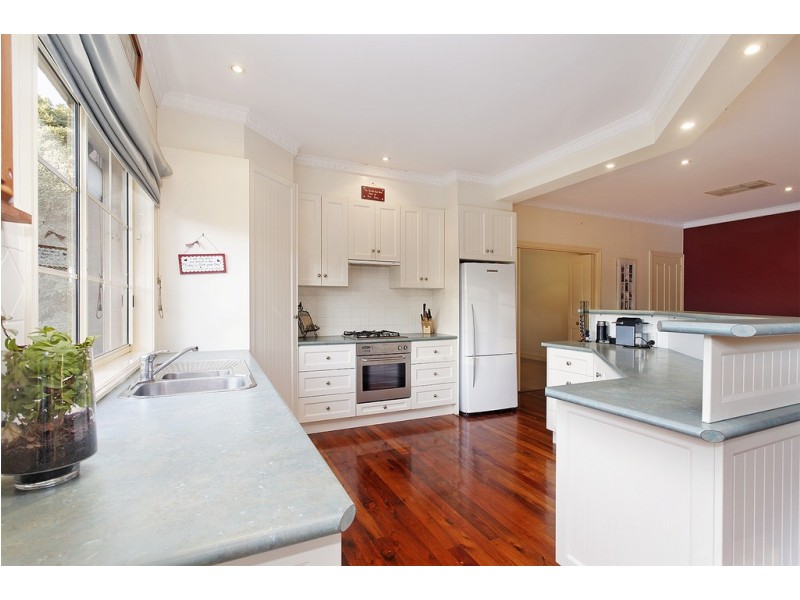 33 Joan Avenue, Ferntree Gully VIC 3156