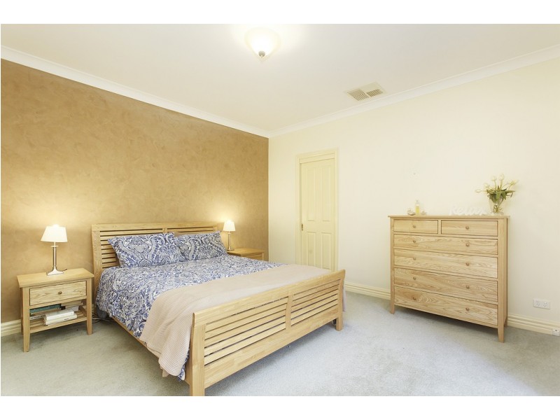 33 Joan Avenue, Ferntree Gully VIC 3156