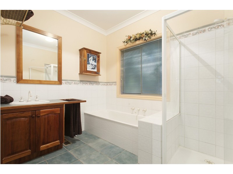 33 Joan Avenue, Ferntree Gully VIC 3156