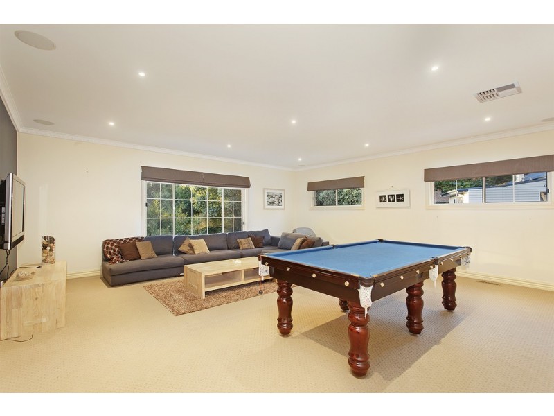 33 Joan Avenue, Ferntree Gully VIC 3156