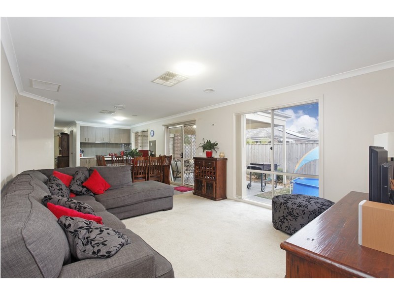 6 Gareth Street, Cranbourne East VIC 3977