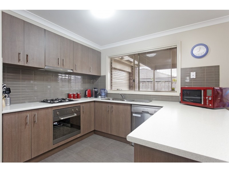 6 Gareth Street, Cranbourne East VIC 3977