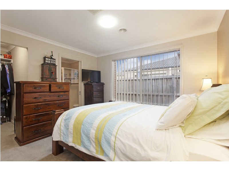6 Gareth Street, Cranbourne East VIC 3977