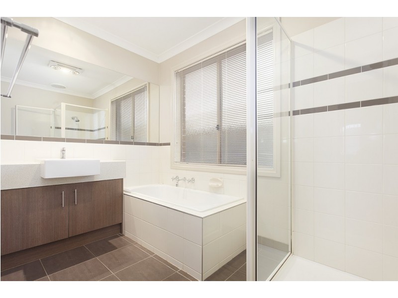 6 Gareth Street, Cranbourne East VIC 3977