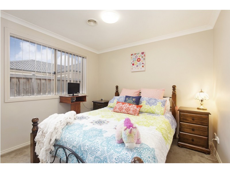 6 Gareth Street, Cranbourne East VIC 3977