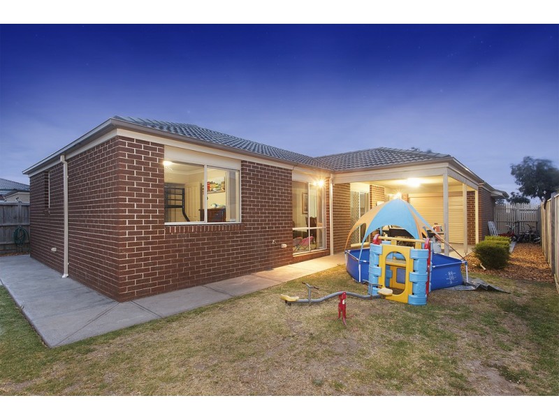 6 Gareth Street, Cranbourne East VIC 3977