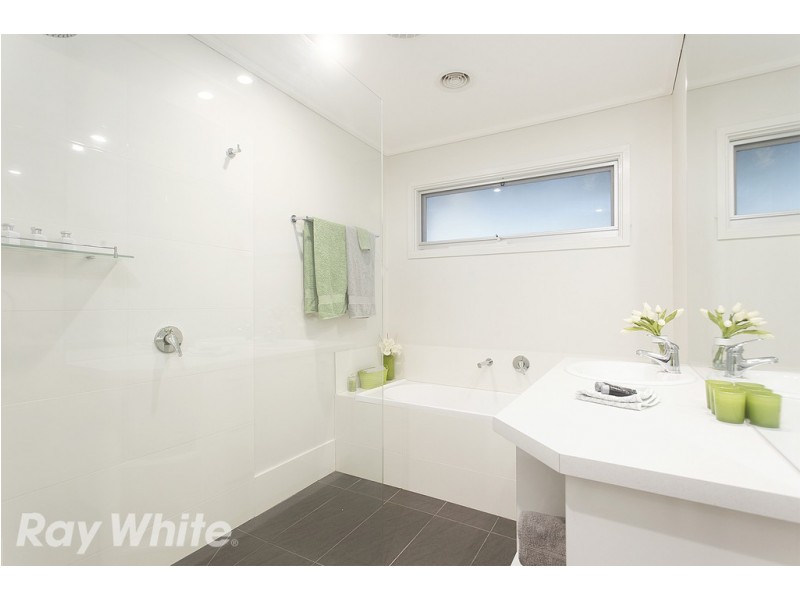 11 Cambden Park Parade, Ferntree Gully VIC 3156