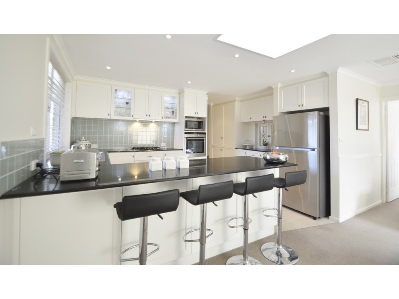 8 Nizam Court, Wantirna VIC 3152