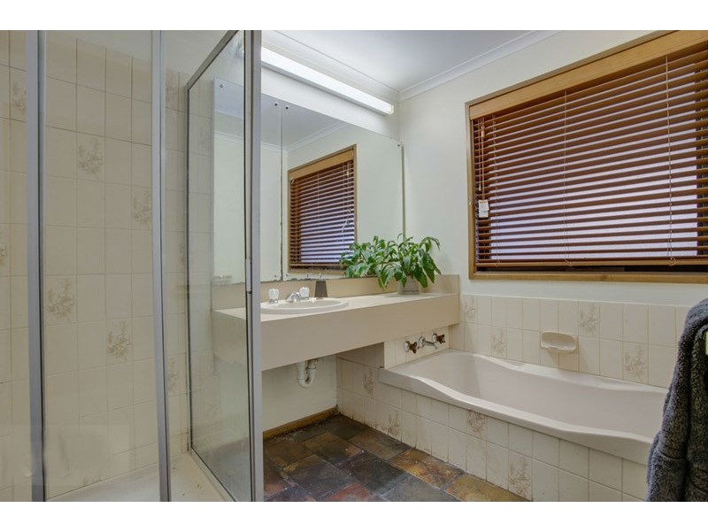 5 Newstead Way, Wantirna South VIC 3152