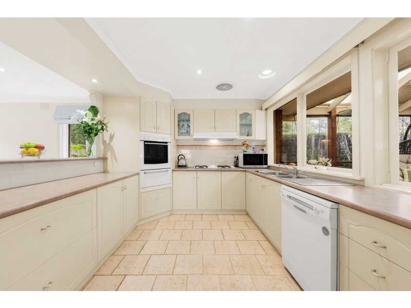 15 Saxon Avenue, Wantirna VIC 3152