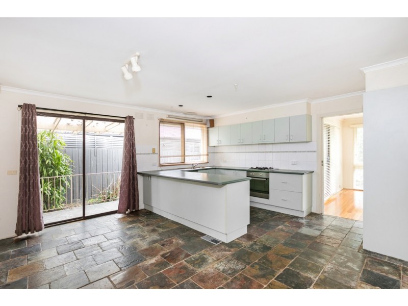 14 Chichester Square, Wantirna VIC 3152