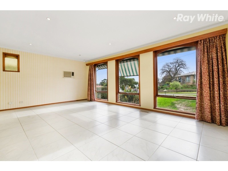 12 Aquila Crescent, Endeavour Hills VIC 3802