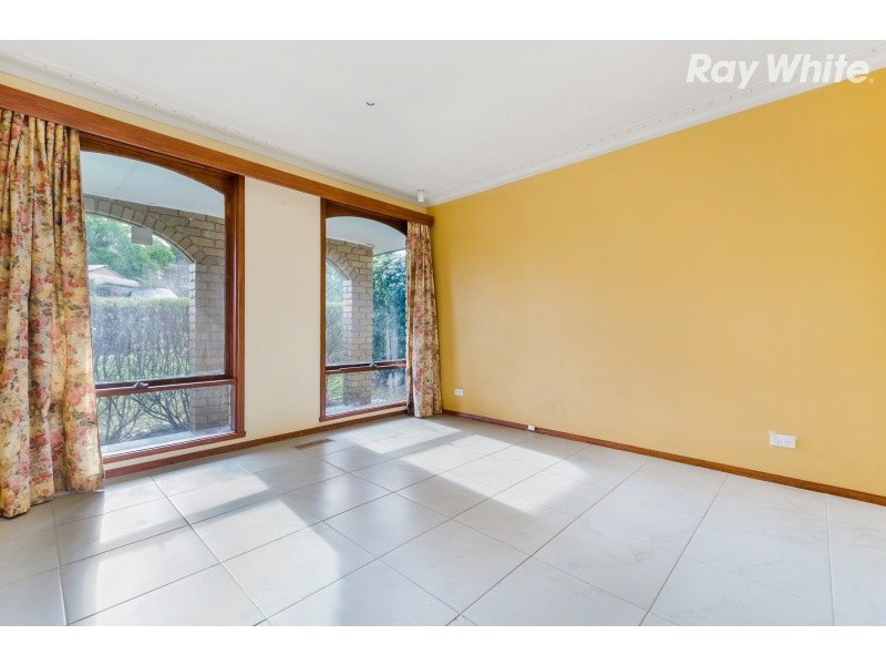12 Aquila Crescent, Endeavour Hills VIC 3802