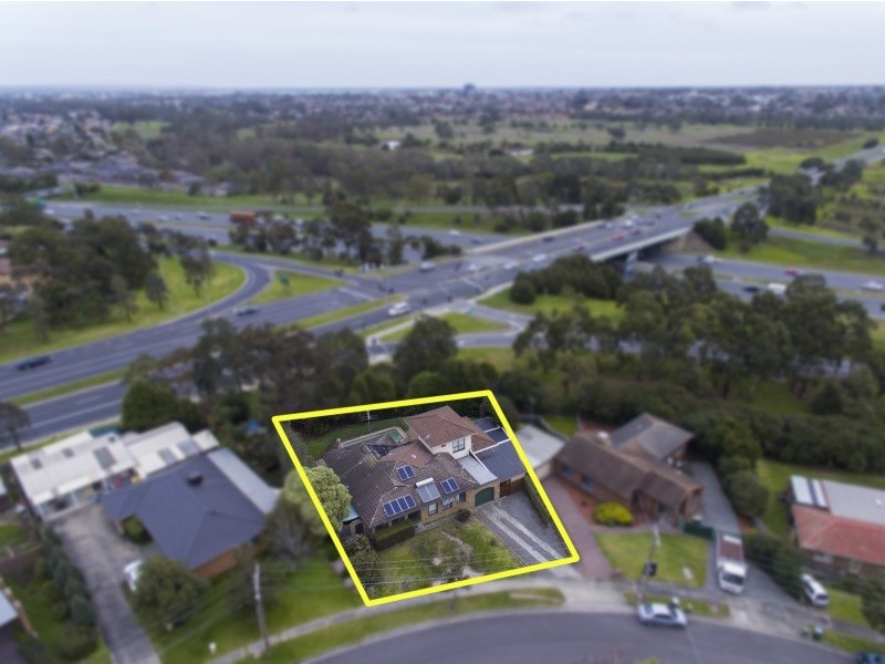 12 Aquila Crescent, Endeavour Hills VIC 3802