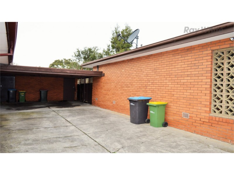 1/2 Coorie Avenue, Bayswater VIC 3153