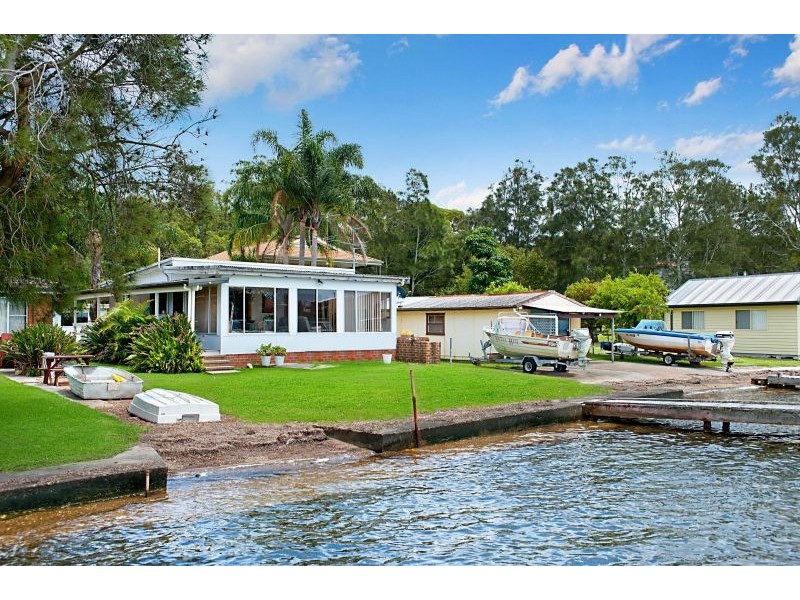 3 Waterside Avenue, Sunshine NSW 2264