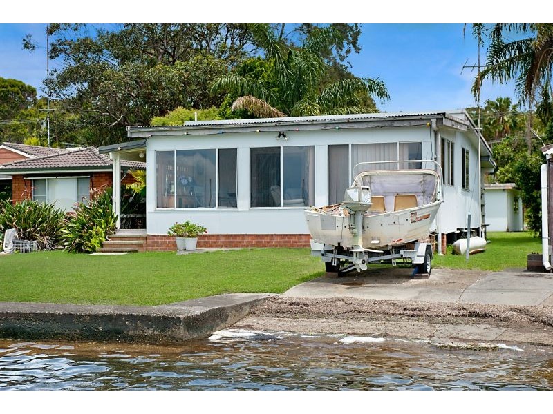 3 Waterside Avenue, Sunshine NSW 2264