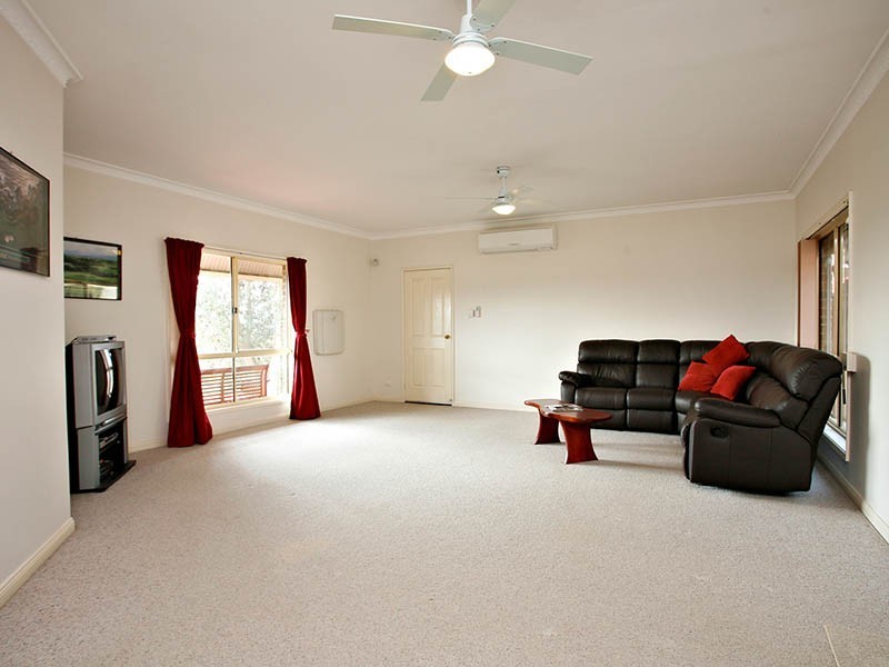 4 Burrawang Boulevarde, Toronto NSW 2283