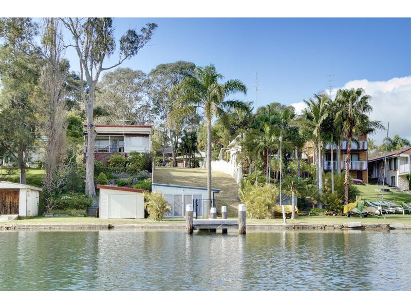 179 Grand Parade, Bonnells Bay NSW 2264