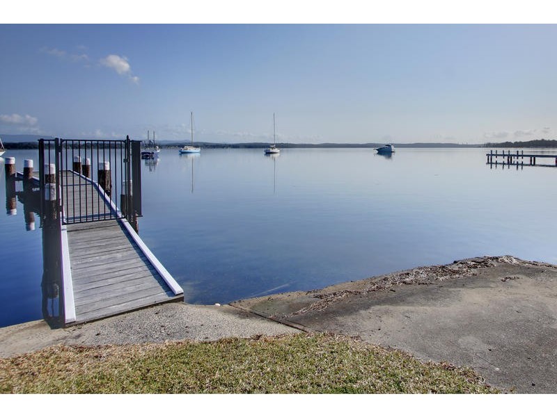 179 Grand Parade, Bonnells Bay NSW 2264